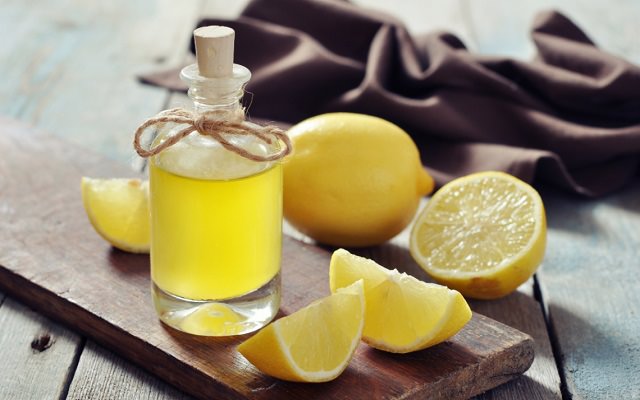 lemon essential aromatherapy oil